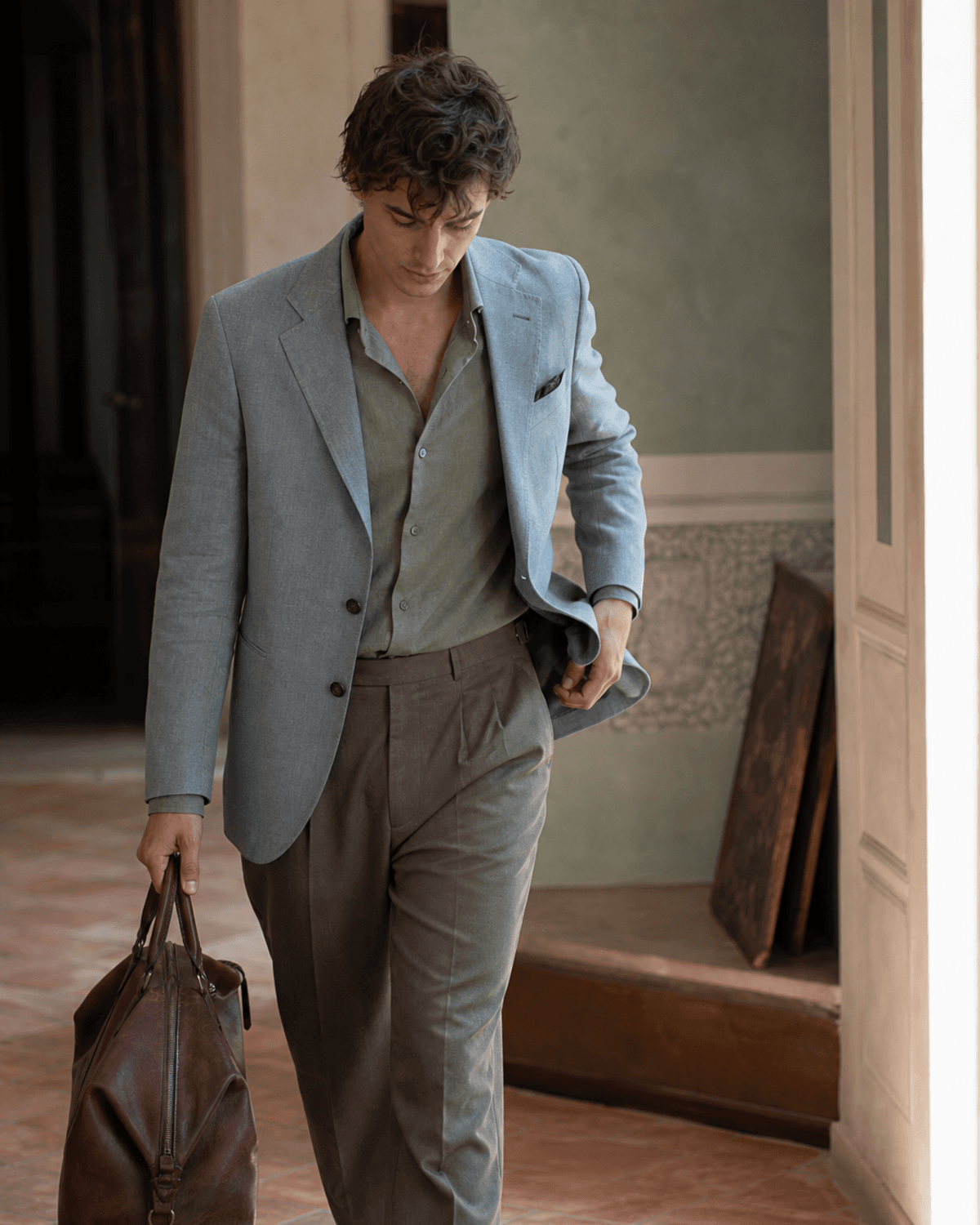 Travel lookbook scene